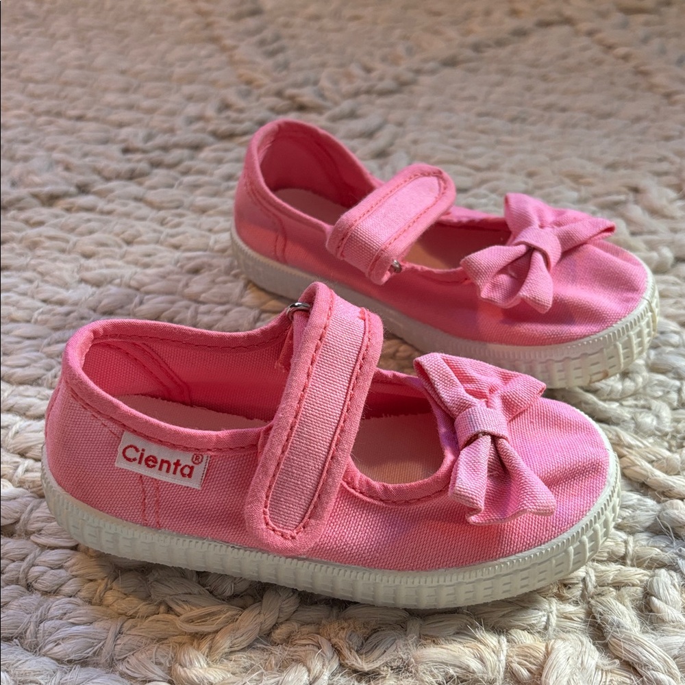 Cienta Pink Canvas Shoes 56060 with Bows